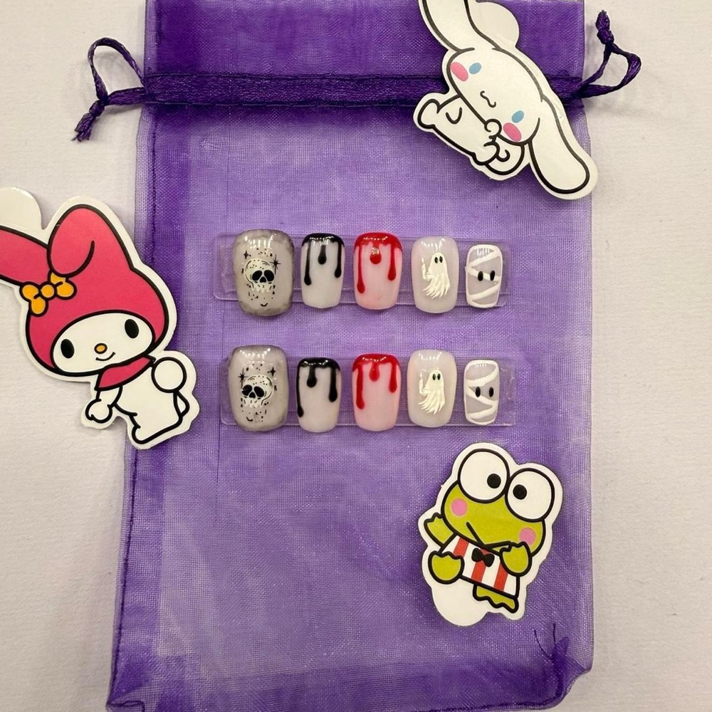 Halloween Press-On Nail Set in Grey, Black & Red
